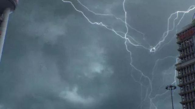 大雨傾城的這個季節(jié)，智慧城市安防監(jiān)控給你關(guān)懷